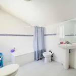 3 Bed Sleeps 5 - 2 Pools - Smart Tv *