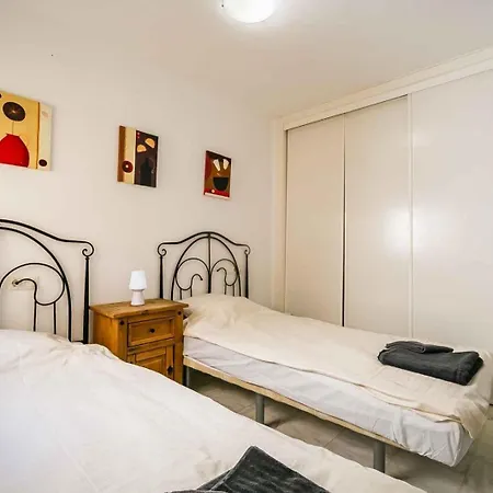 3 Bed Sleeps 5 - 2 Pools - Smart Tv Lägenhet *